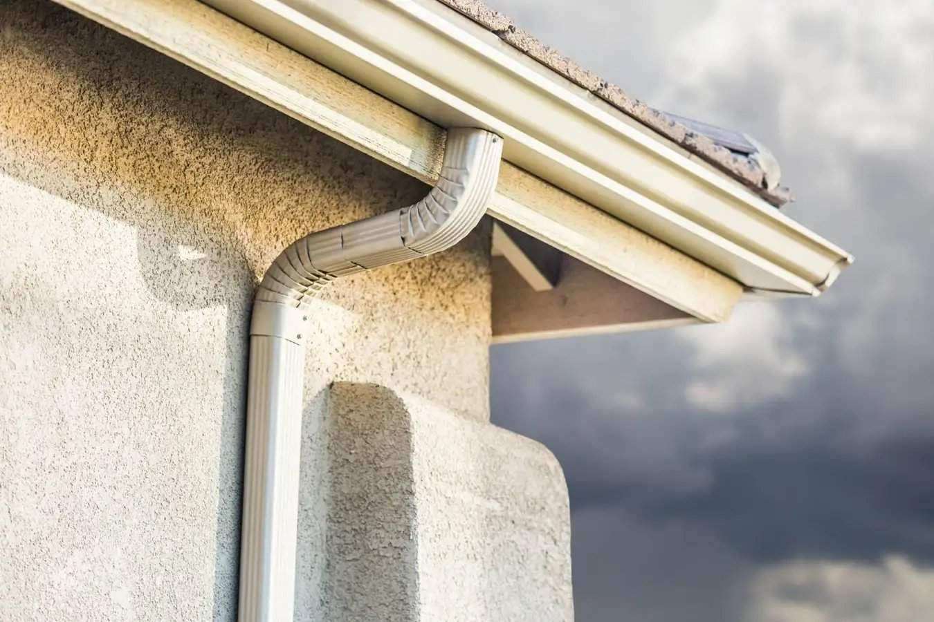 Gutter cleaning and gutter brightening service in Jacksonville FL
